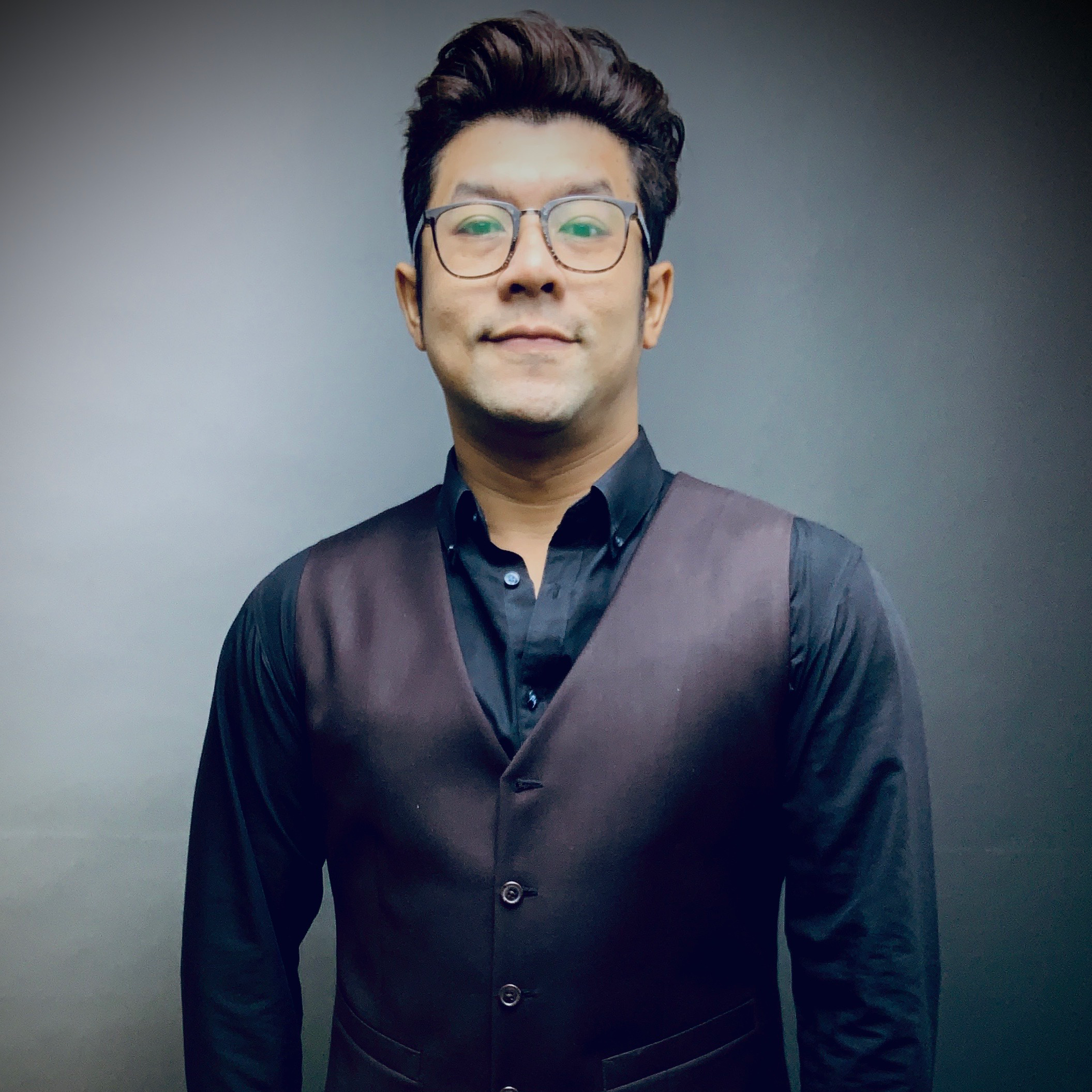 แบงค์ อาทิตย์ – CREATIVE